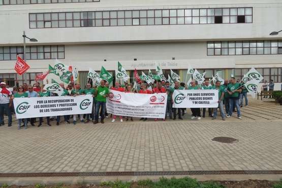 Protesta de los trabajadores del Ayuntamiento de Telde/TA.